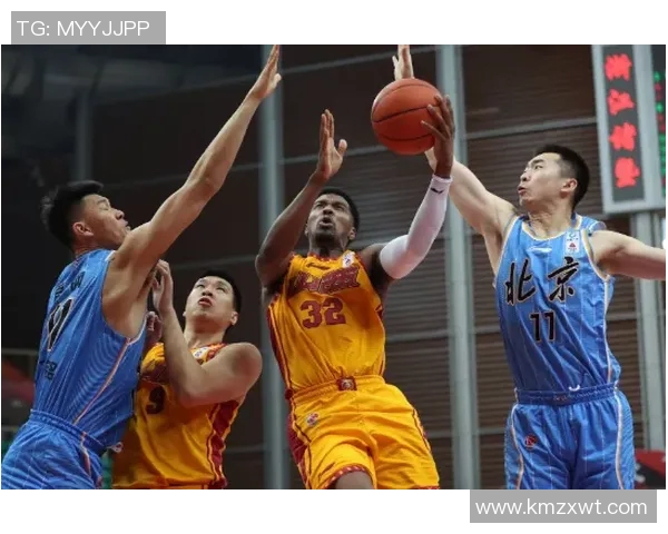 南京飞盘队的盯防策略解析与战术亮点探讨